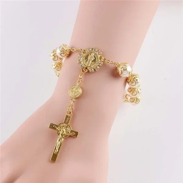 Pulseira Rosário Religiosa com Pérolas e Cruz Banhado 18k