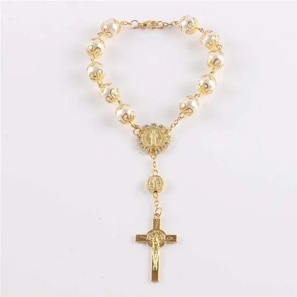 Pulseira Rosário Religiosa com Pérolas e Cruz Banhado 18k